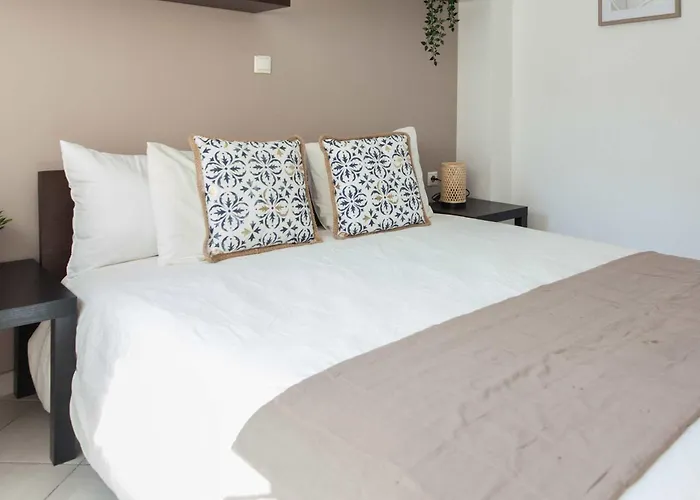 Bright 1 Bd Apt In Ampelokipoi With Balcony